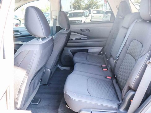 Used 2024 Nissan Pathfinder SV FWD image 17