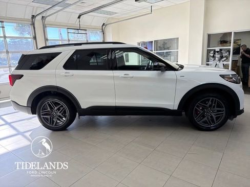 New 2026 Ford Explorer ST-Line w/ ST-Line Street Pack image 9