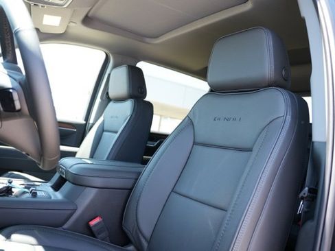 New 2025 GMC Sierra 2500 Denali w/ Denali Reserve Package image 16