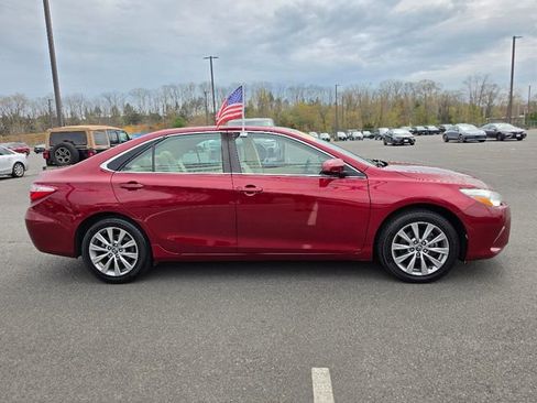 Used 2016 Toyota Camry XLE w/ Moonroof Package image 8