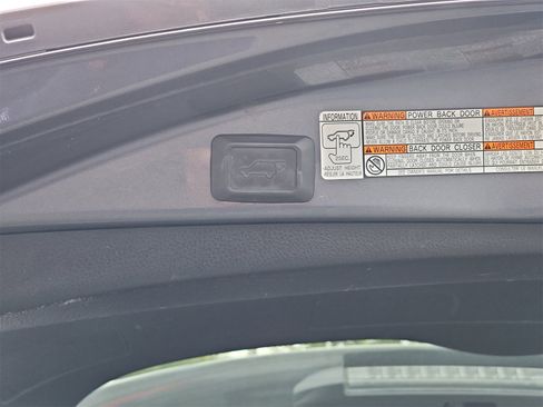 Used 2017 Toyota RAV4 Limited image 13