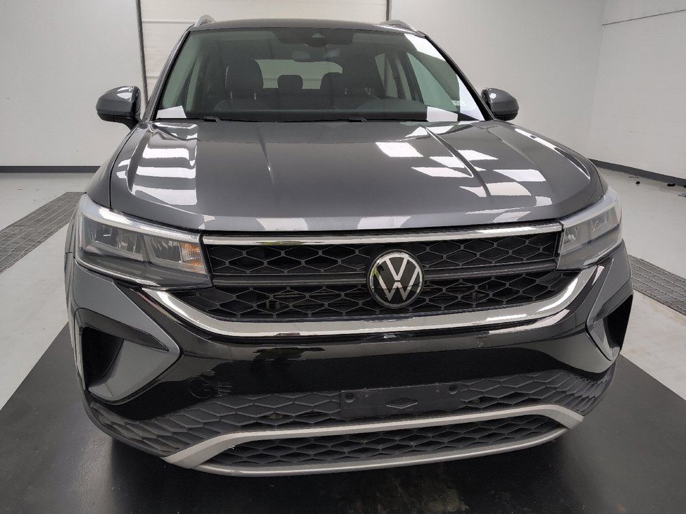 Used 2023 Volkswagen Taos SE w/ Black Wheel Package FWD image 14