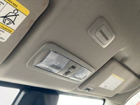 Used 2024 Nissan Frontier SV image 26