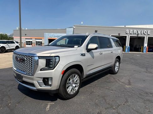 Used 2022 GMC Yukon XL Denali w/ Max Trailering Package AWD/4WD image 17