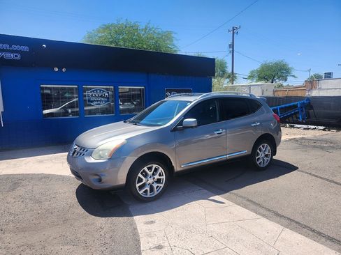 Used 2013 Nissan Rogue SL image 2