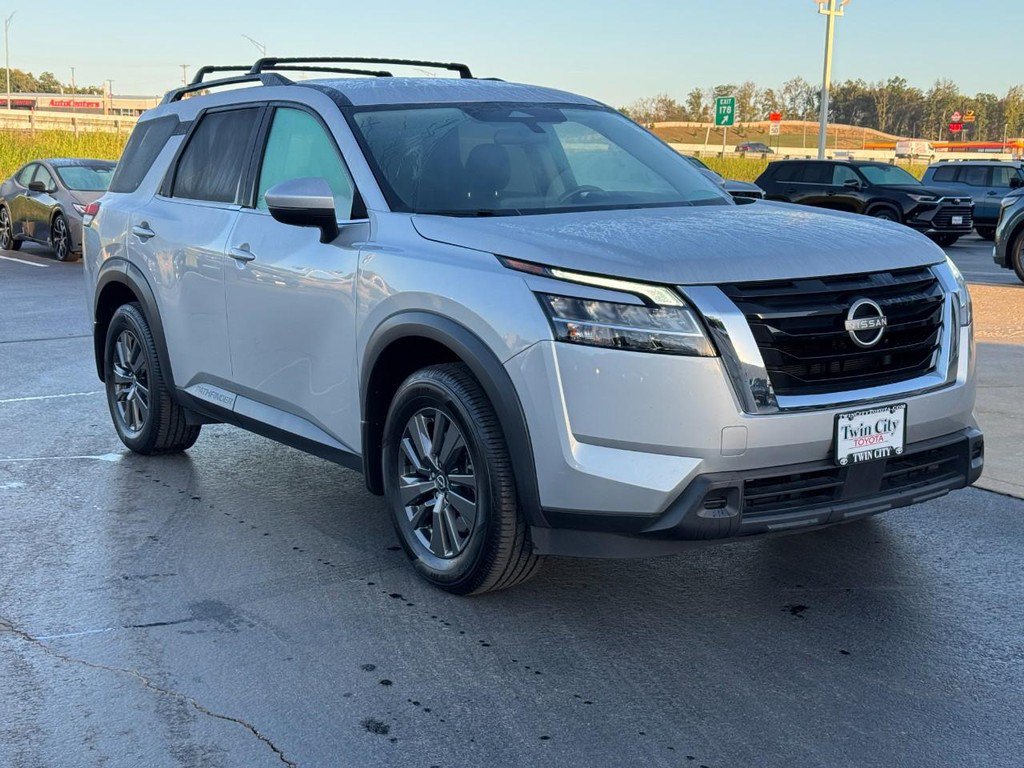 Used 2022 Nissan Pathfinder SV AWD/4WD image 15