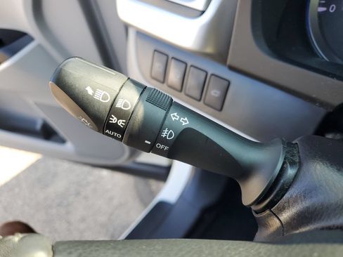 Used 2019 Toyota Highlander XLE AWD/4WD image 14