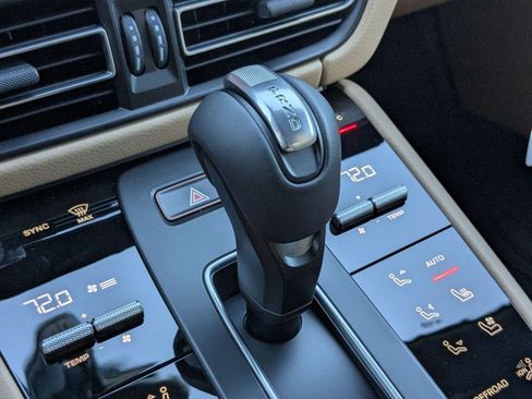 New 2026 Porsche Macan image 20