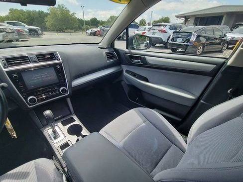 Used 2018 Subaru Outback 2.5i Premium AWD/4WD image 3