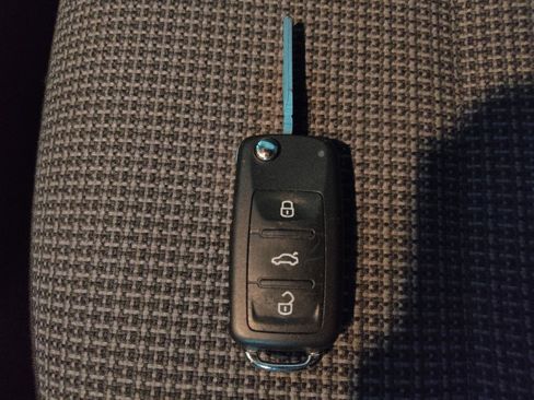 Used 2019 Volkswagen Beetle 2.0T S image 32