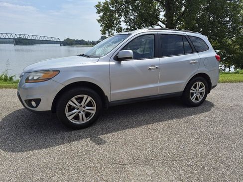 Used 2010 Hyundai Santa Fe Limited w/ Navigation Pkg 4 AWD/4WD image 2