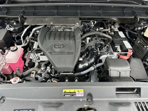 Certified 2023 Toyota Highlander XLE image 11