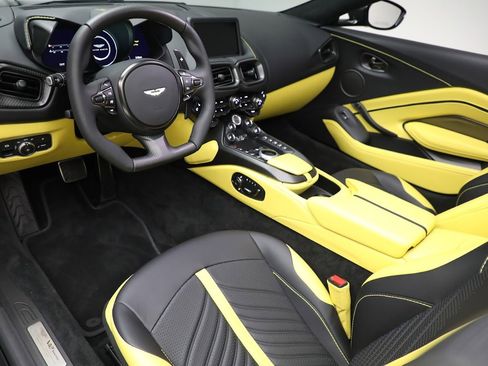 Used 2023 Aston Martin V12 Vantage Roadster image 19