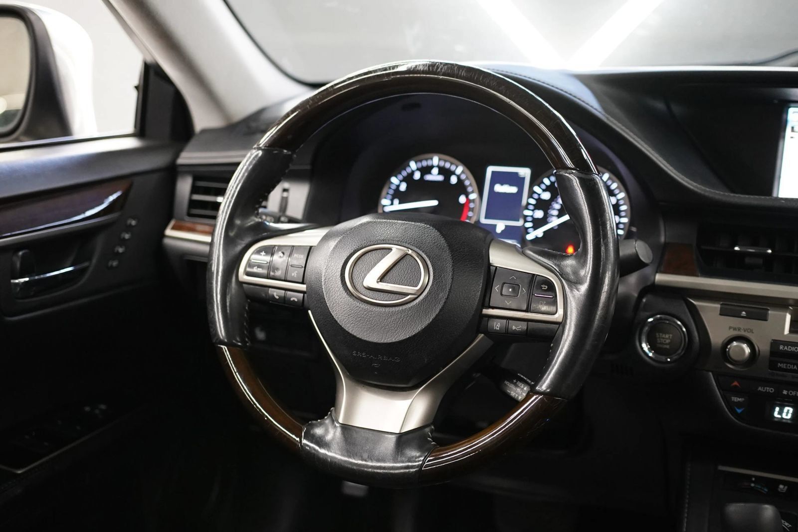 Used 2017 Lexus ES 350 w/ Luxury Package FWD image 25