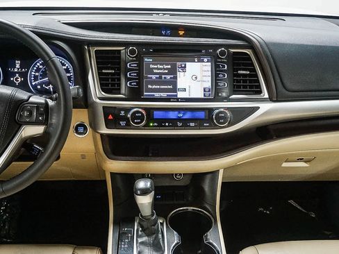 Used 2015 Toyota Highlander XLE FWD image 15