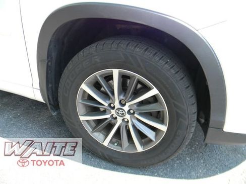 Used 2018 Toyota Highlander XLE AWD/4WD image 6