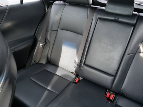 Used 2022 Toyota Venza XLE image 12