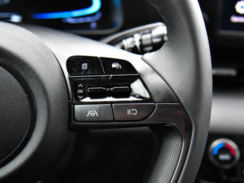 Used 2025 Hyundai Elantra Sport image 26