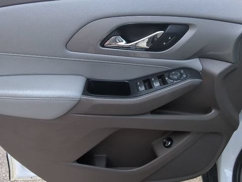 Used 2021 Chevrolet Traverse LT FWD image 12