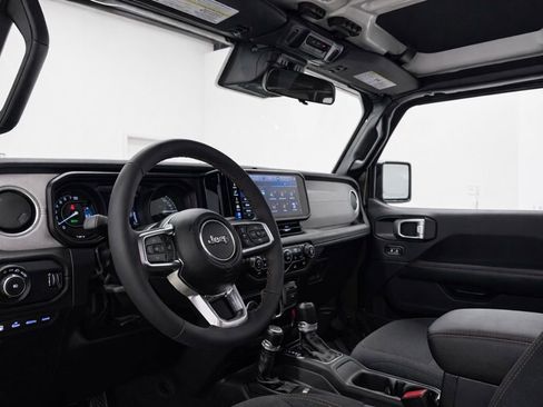 Used 2024 Jeep Wrangler Unlimited Sahara image 11