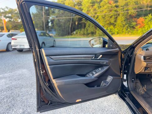 Used 2018 Honda Accord Touring image 7