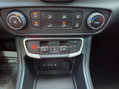 Used 2024 GMC Terrain SLE FWD image 23