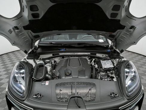 New 2026 Porsche Macan image 35