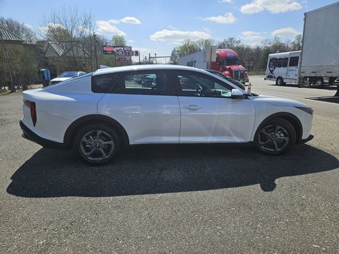 Used 2025 Kia K4 LXS FWD image 6