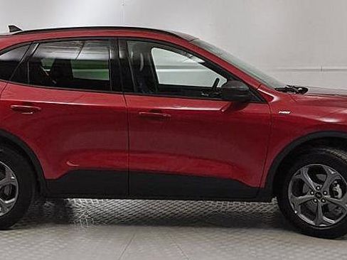 Certified 2025 Ford Escape ST-Line image 2