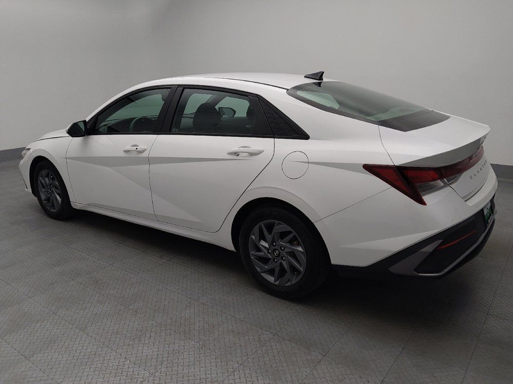 Used 2024 Hyundai Elantra SEL FWD image 3