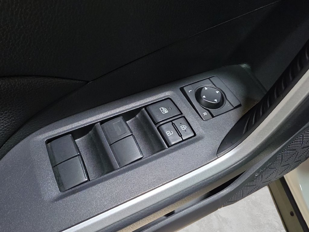 Used 2025 Toyota RAV4 LE AWD/4WD image 14