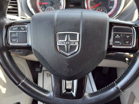 Used 2019 Dodge Grand Caravan SXT FWD image 8