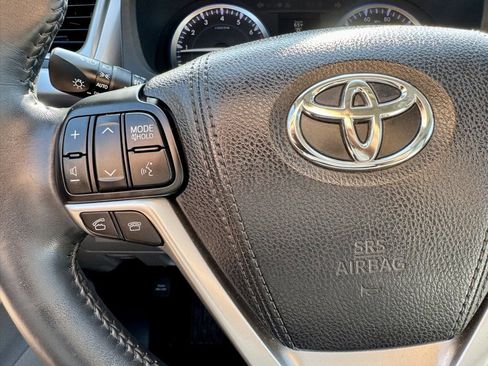 Used 2016 Toyota Highlander Limited image 34