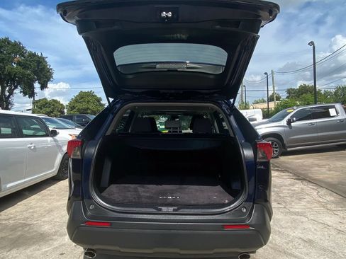 Used 2019 Toyota RAV4 XLE w/ Carpet Mat Package AWD/4WD image 7