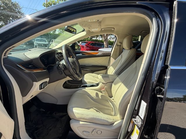 Used 2019 Lincoln MKC Select w/ Select Plus Package FWD image 10
