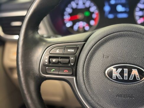 Used 2017 Kia Optima EX w/ Premium Package image 9