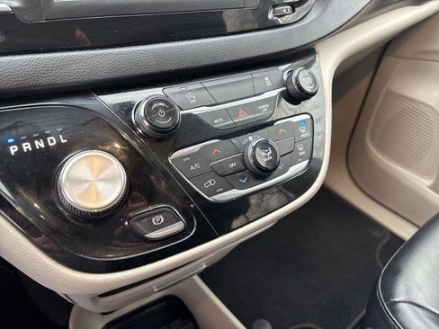 Used 2020 Chrysler Voyager Lxi image 24