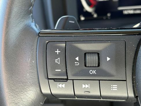 Used 2024 Nissan Rogue Platinum w/ Platinum Premium Package image 10