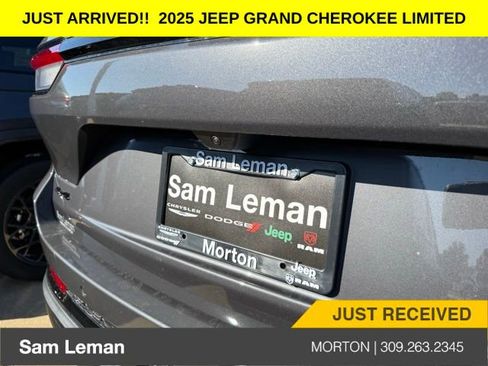 New 2025 Jeep Grand Cherokee Limited w/ Black Appearance Package image 10