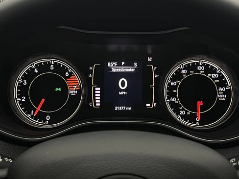 Used 2021 Jeep Cherokee Latitude Plus FWD image 20