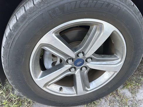 Used 2019 Ford Edge SEL w/ Equipment Group 201A image 5