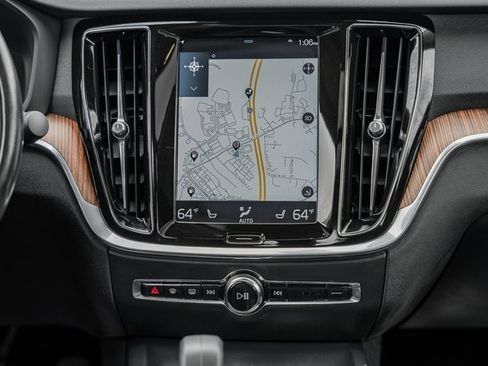 Certified 2022 Volvo S60 B5 Momentum w/ Premium Package image 21