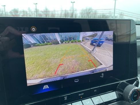 Used 2024 Chevrolet Colorado W/T image 17