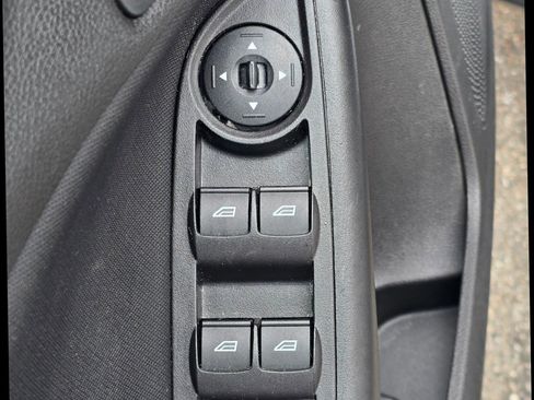 Used 2017 Ford Focus SE image 16