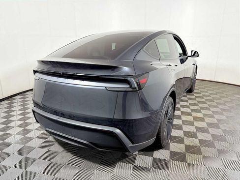 Used 2026 Tesla Model Y 2WD image 6