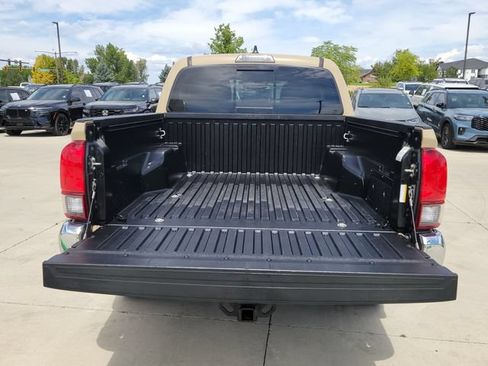 Used 2020 Toyota Tacoma SR5 RWD image 12