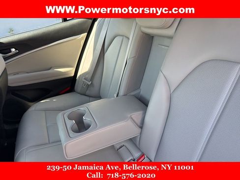 Used 2023 Genesis G70 2.0T image 25