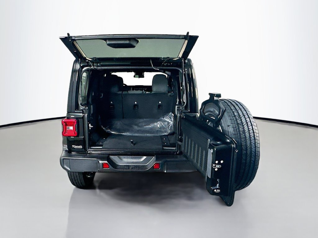 New 2025 Jeep Wrangler Unlimited Sahara AWD/4WD image 16