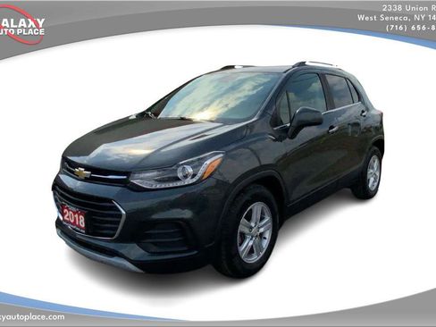 Used 2018 Chevrolet Trax LT w/ LT Convenience Package image 1