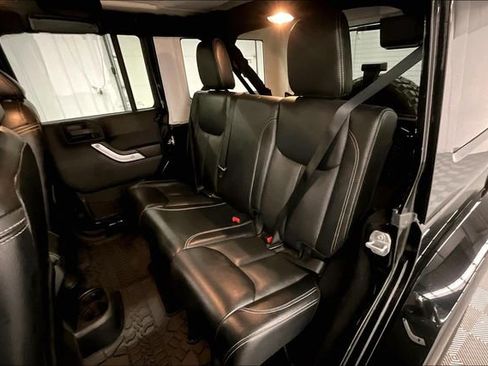 Used 2016 Jeep Wrangler Unlimited Rubicon image 21